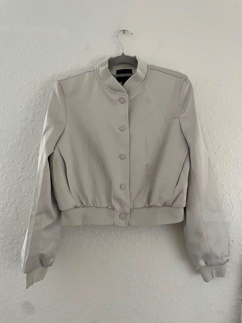 Women's Cropped Satin Bomber Jacket In Pearl Grey